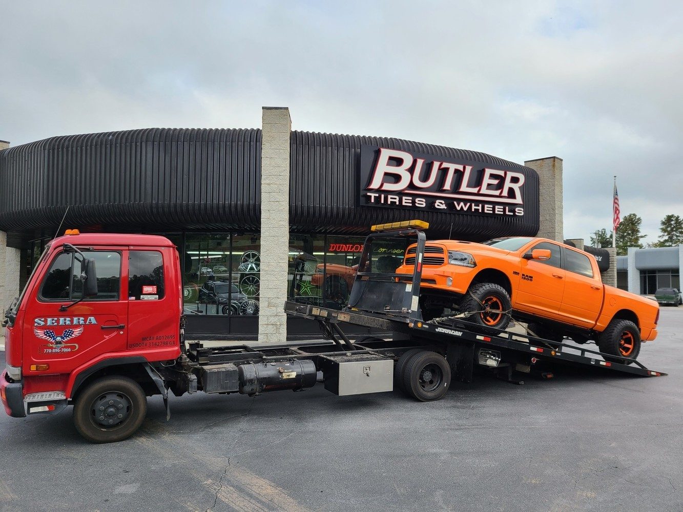 Serra Towing flatbed