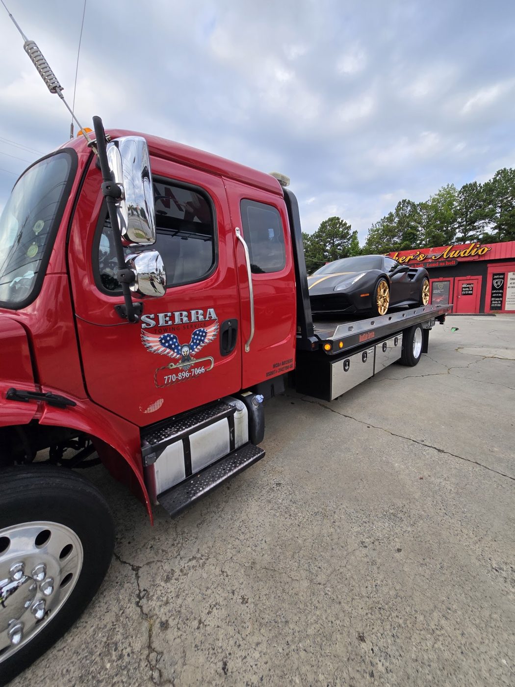 Serra Towing flatbed