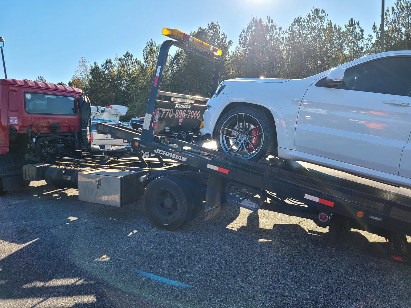 Serra Towing flatbed