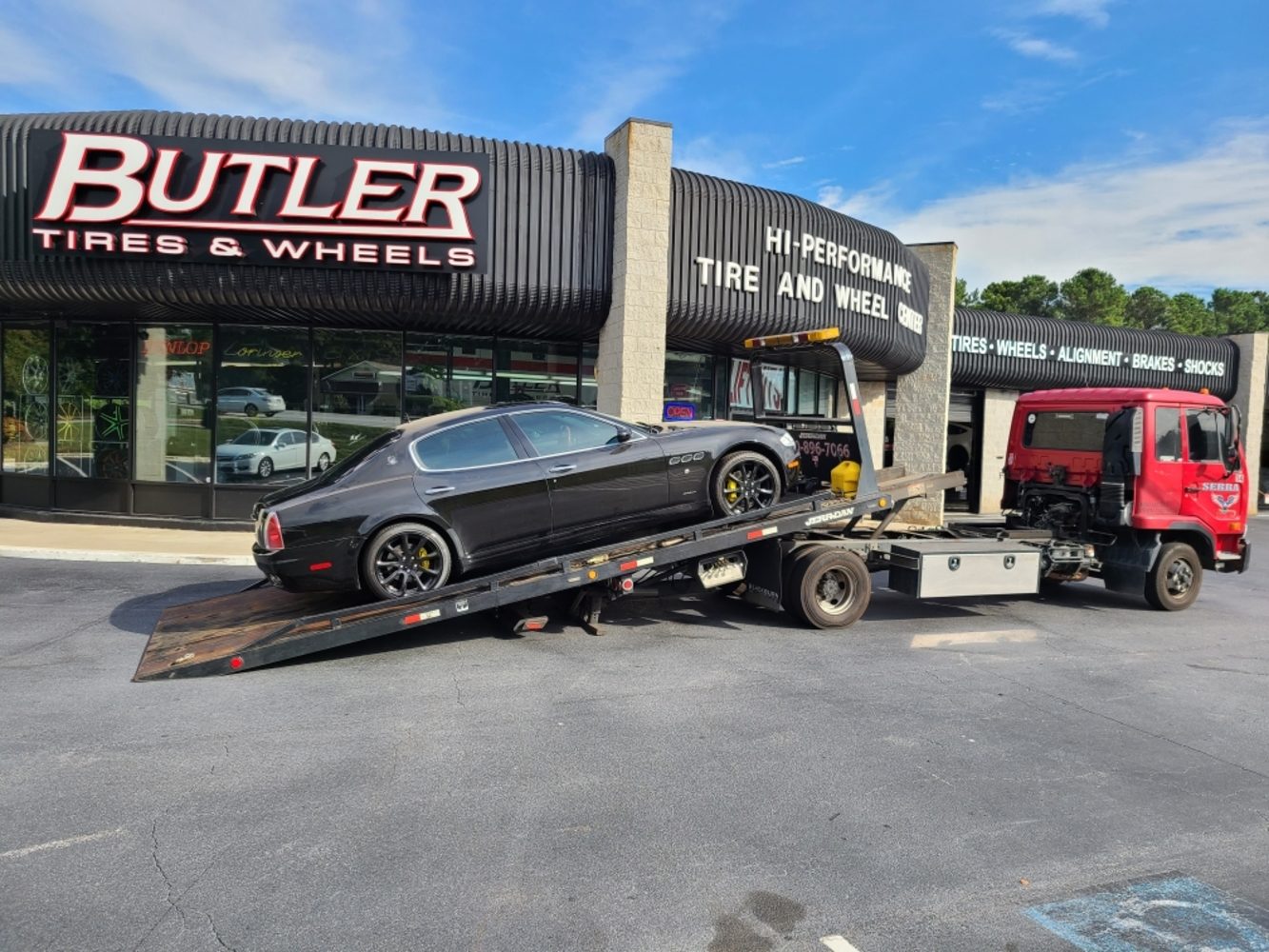 Serra Towing flatbed